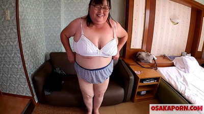 Mae mam braster Japan yn dangos ei tits enfawr ac yn mwynhau tegan rhyw. Mae mam Asiaidd 51 oed yn siarad am ei phrofiad rhywiol. Yukiko 1 milf brasterog OSAKAPORN