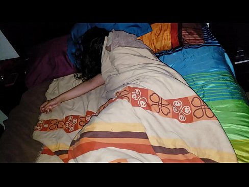 ❤️ Stepson yn curo ei lysfam ifanc tra mae hi'n cysgu. ️❌ Porno wrthon ni ☑