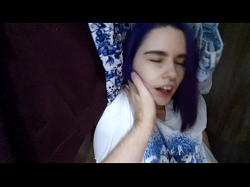 ❤️ Wedi dod o hyd i fy sis yn y closet a helpu ei cum ️❌ Porno wrthon ni ☑